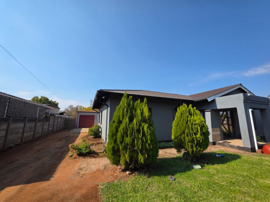 3 Bedroom Property for Sale in Beaconsfield Northern Cape